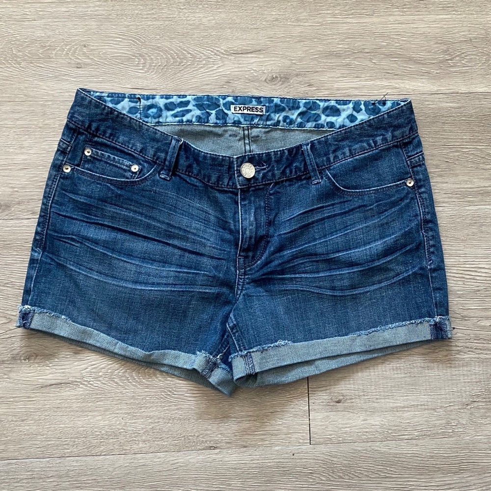 EXPRESS WOMENS SHORTS